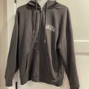 Garage oversized zip up
